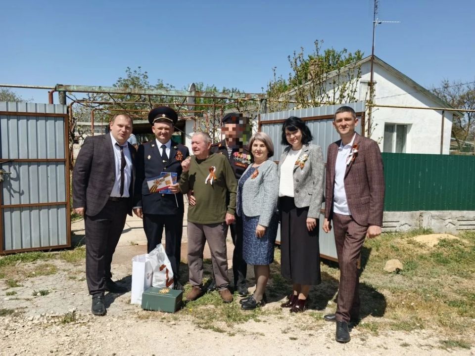 В Раздольненском районе поздравили тружеников тыла и узников концлагерей с 81-й годовщиной Великой Победы В Раздольненском районе поздравили тружеников тыла и узников концлагерей с 81-й годовщиной Великой Победы