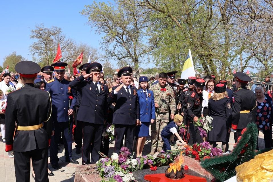 Денис Олейник: В продолжение празднования 81-й годовщины Победы в Великой Отечественной войне принял участие в торжественном мероприятии у Обелиска Славы в посёлке Раздольное Денис Олейник: В продолжение празднования 81-й годовщины Победы в Великой Отечественной войне принял участие в торжественном мероприятии у Обелиска Славы в посёлке Раздольное