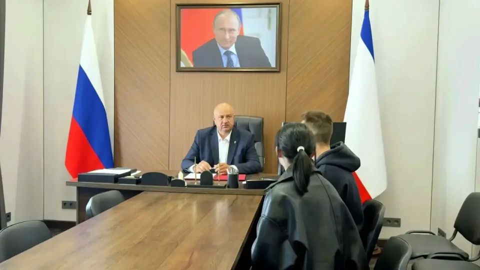 Антон Кравец: Сегодня, в это доброе утро, отмечает свой День Рождения мой друг и коллега - Мильгевский Дмитрий Иванович - глава муниципального образования Нижнегорский район - председатель Нижнегорского районного совета Антон Кравец: Сегодня, в это доброе утро, отмечает свой День Рождения мой друг и коллега - Мильгевский Дмитрий Иванович - глава муниципального образования Нижнегорский район - председатель Нижнегорского районного совета