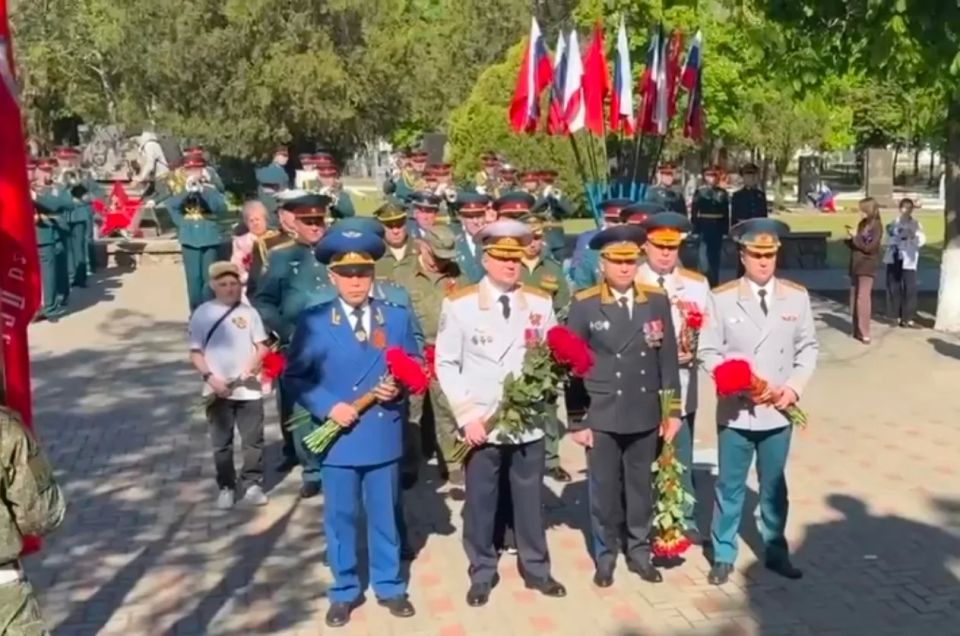 Сотрудники МЧС России приняли участие в торжественных мероприятиях к 81-ой годовщине Великой Победы Сотрудники МЧС России приняли участие в торжественных мероприятиях к 81-ой годовщине Великой Победы