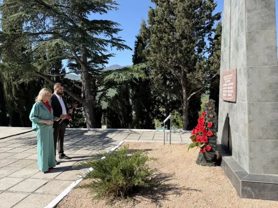 Галина Огнёва: День Победы – это праздник искренней радости, символ несгибаемой силы нашего народа перед лицом врага, но также и день скорби, вечной памяти о героях, отдавших жизнь за мирное небо Галина Огнёва: День Победы – это праздник искренней радости, символ несгибаемой силы нашего народа перед лицом врага, но также и день скорби, вечной памяти о героях, отдавших жизнь за мирное небо