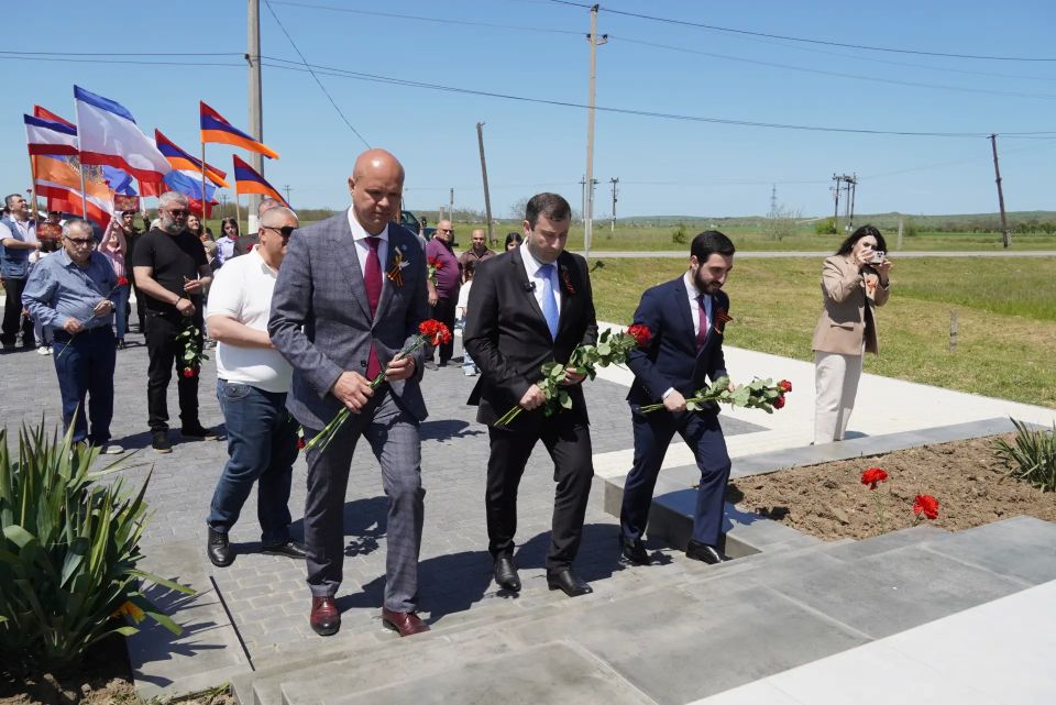 В День Великой Победы Керчь принимает гостей из Краснодарского края – представителей регионального отделения «Союз армян России» В День Великой Победы Керчь принимает гостей из Краснодарского края – представителей регионального отделения «Союз армян России»