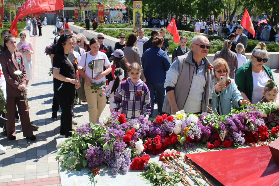 Сегодня, в 81-ю годовщину Великой Победы, у Обелиска Славы в посёлке Ленино состоялся торжественный митинг Сегодня, в 81-ю годовщину Великой Победы, у Обелиска Славы в посёлке Ленино состоялся торжественный митинг