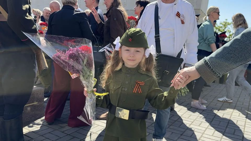 Янина Павленко: Традиционно на священном для всех нас Холме Славы возложили цветы к Вечному огню и памятным стелам Героям прошлого и настоящего Янина Павленко: Традиционно на священном для всех нас Холме Славы возложили цветы к Вечному огню и памятным стелам Героям прошлого и настоящего