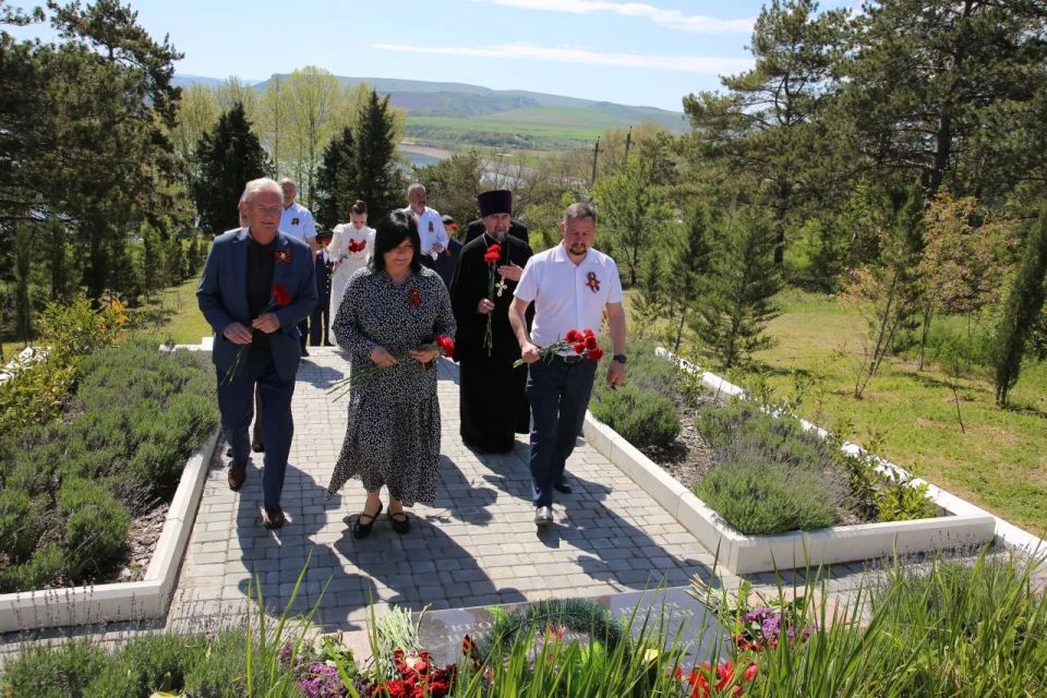 В Бахчисарае почтили память героев Великой Отечественной войны, воздав должное мужеству, стойкости и самоотверженности советских солдат В Бахчисарае почтили память героев Великой Отечественной войны, воздав должное мужеству, стойкости и самоотверженности советских солдат