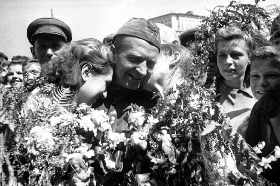 Сегодня мы отмечаем великий праздник – 81-ю годовщину Победы в Великой Отечественной войне Сегодня мы отмечаем великий праздник – 81-ю годовщину Победы в Великой Отечественной войне
