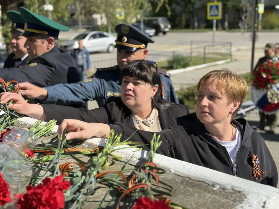9 мая – день, который объединяет всю страну в чувстве благодарности и глубочайшего уважения к героям, отстоявшим мир 9 мая – день, который объединяет всю страну в чувстве благодарности и глубочайшего уважения к героям, отстоявшим мир