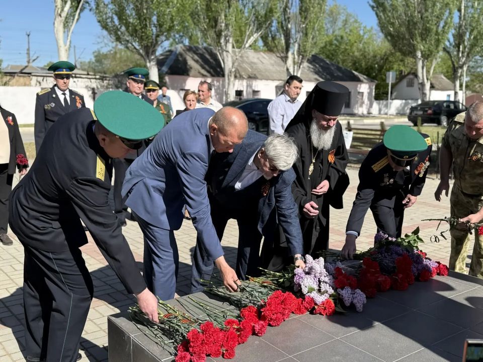 9 мая – день, который объединяет всю страну в чувстве благодарности и глубочайшего уважения к героям, отстоявшим мир 9 мая – день, который объединяет всю страну в чувстве благодарности и глубочайшего уважения к героям, отстоявшим мир