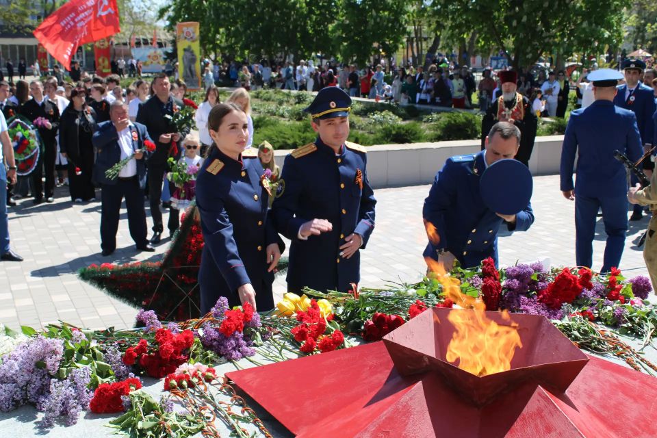 Сегодня, в 81-ю годовщину Великой Победы, у Обелиска Славы в посёлке Ленино состоялся торжественный митинг Сегодня, в 81-ю годовщину Великой Победы, у Обелиска Славы в посёлке Ленино состоялся торжественный митинг