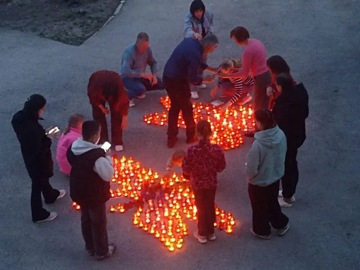 Вчера в Белогорске завершили День Великой Победы акцией «Свеча памяти», которая прошла возле районного Дома культуры Вчера в Белогорске завершили День Великой Победы акцией «Свеча памяти», которая прошла возле районного Дома культуры