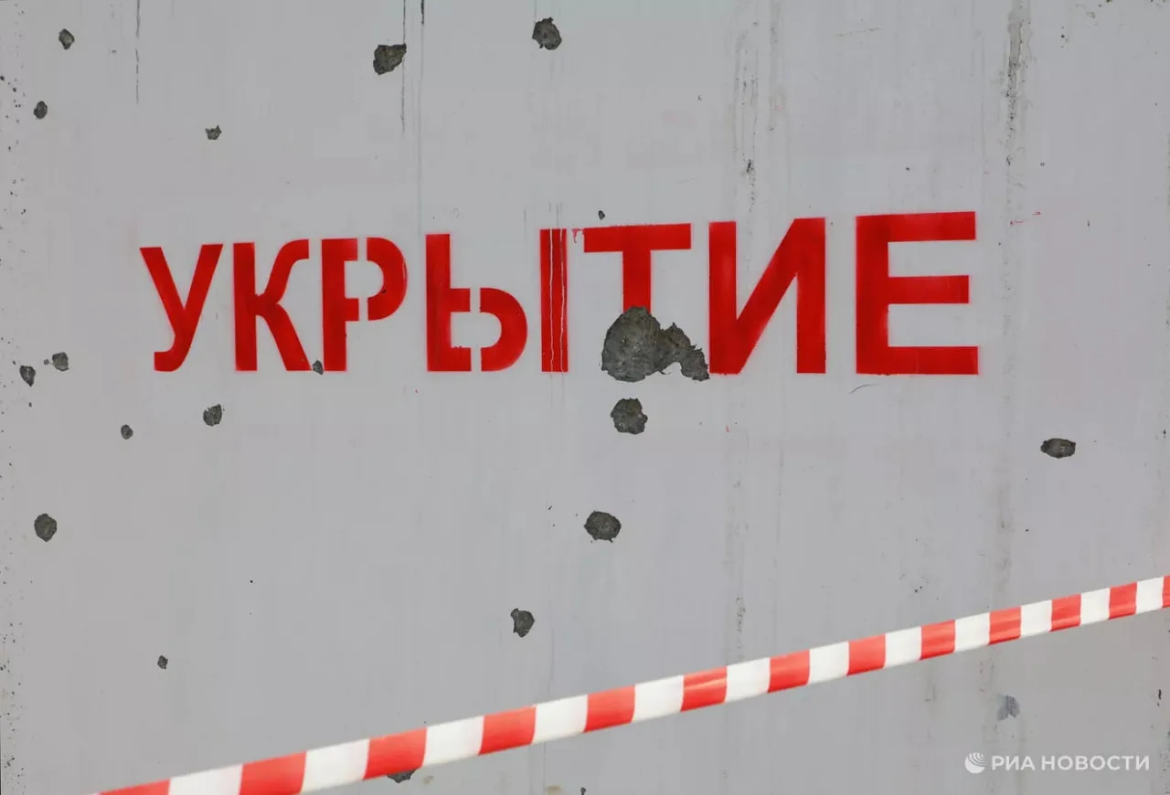 В Крыму работает ПВО.. . Объявлена беспилотная опасность, сообщает официальный канал оперативного информирования РСЧС Республики Крым