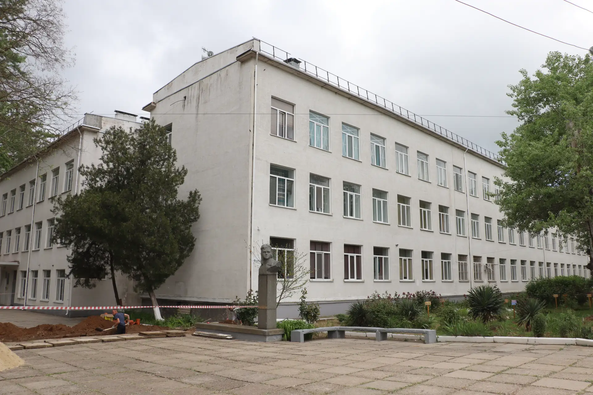 Продолжается работа по повышению комфорта в учебных учреждениях Керчи Продолжается работа по повышению комфорта в учебных учреждениях Керчи