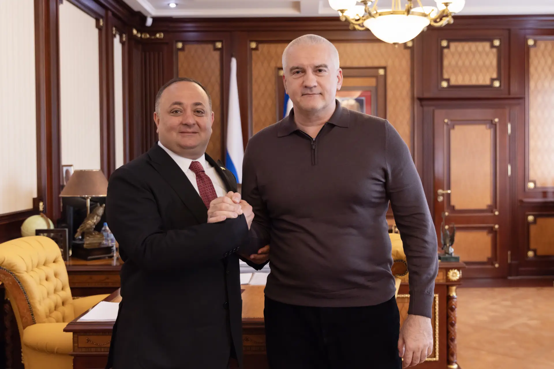 Сергей Аксёнов: Встретился с Чрезвычайным и Полномочным Послом Республики Южная Осетия в Российской Федерации Знауром Николаевичем Гассиевым Сергей Аксёнов: Встретился с Чрезвычайным и Полномочным Послом Республики Южная Осетия в Российской Федерации Знауром Николаевичем Гассиевым