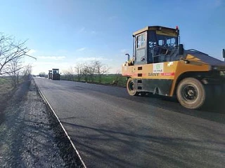В Крыму по нацпроекту обновляют дорогу, связывающую два района В Крыму по нацпроекту обновляют дорогу, связывающую два района