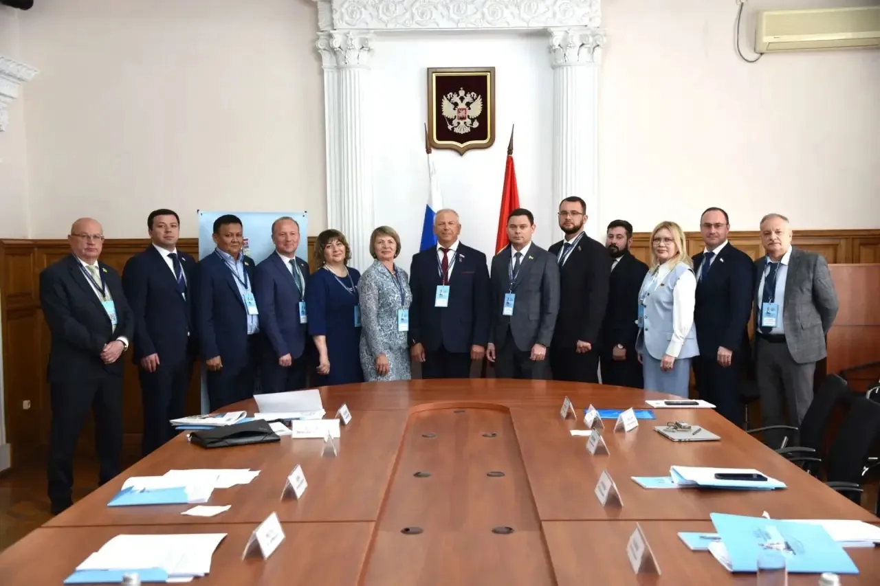 Комитет ЮРПА по законодательству, государственному строительству и местному самоуправлению поддержал инициативы крымского парламента, представленные председателем Комитета ГС РК по законодательству Сергеем Трофимовым: Комитет ЮРПА по законодательству, государственному строительству и местному самоуправлению поддержал инициативы крымского парламента, представленные председателем Комитета ГС РК по законодательству Сергеем Трофимовым: