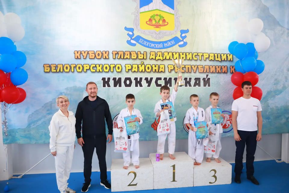 Сегодня в новом ФОКе «Зуя» прошёл турнир по киокусинкай каратэ, который стал настоящим спортивным событием для нашего района и собрал 350 спортсменов в возрасте от 4 до 17 лет из Керчи, Евпатории, Севастополя, Ялты... Сегодня в новом ФОКе «Зуя» прошёл турнир по киокусинкай каратэ, который стал настоящим спортивным событием для нашего района и собрал 350 спортсменов в возрасте от 4 до 17 лет из Керчи, Евпатории, Севастополя, Ялты...