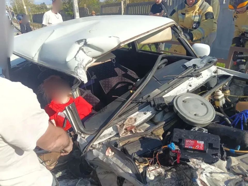 Пассажира зажало в машине после столкновения с автобусом в Бахчисарайском районе Пассажира зажало в машине после столкновения с автобусом в Бахчисарайском районе