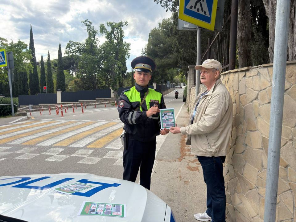 В Ялте напомнили о правилах безопасности для пешеходов!