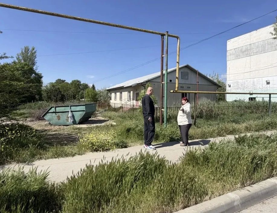 Иван Кошель: После прямого эфира в социальной сети ВКонтакте выехал на ул.Нестерова, где заявительница задавала вопрос о санитарном содержании заброшенного здания Иван Кошель: После прямого эфира в социальной сети ВКонтакте выехал на ул.Нестерова, где заявительница задавала вопрос о санитарном содержании заброшенного здания