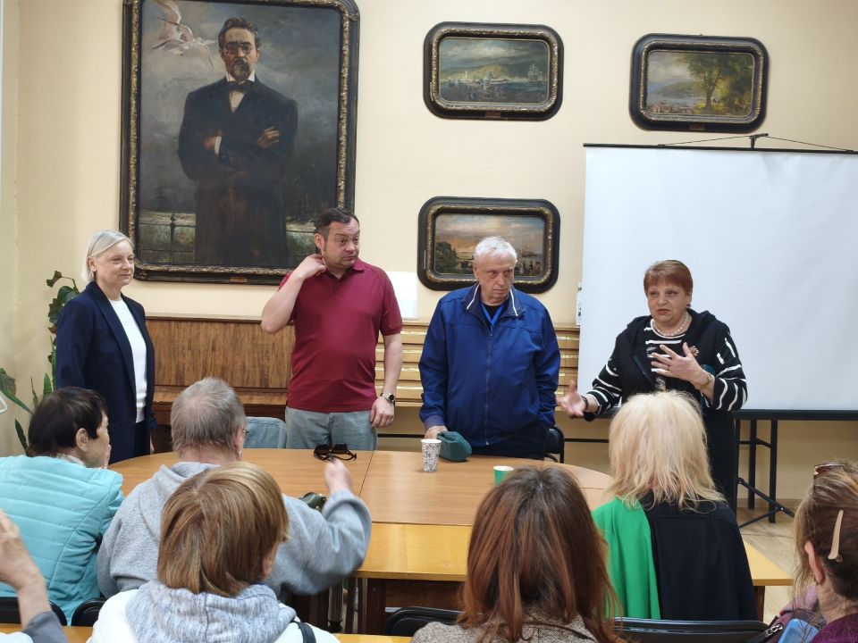 В муниципальном архиве Джанкойского района проведена экскурсия для учеников Азовской школы-гимназии В муниципальном архиве Джанкойского района проведена экскурсия для учеников Азовской школы-гимназии
