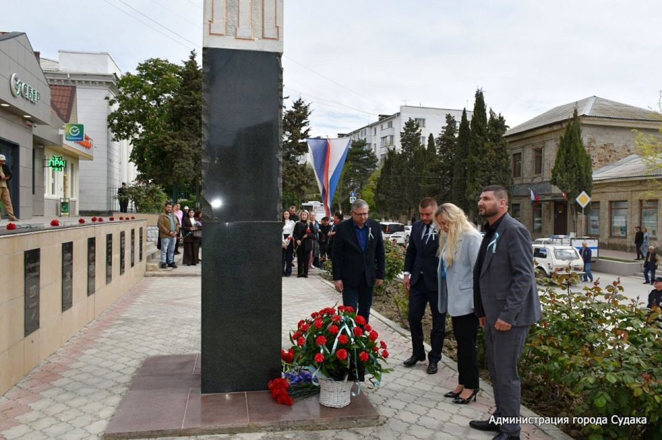 В Судаке почтили память жертв депортации народов Крыма В Судаке почтили память жертв депортации народов Крыма