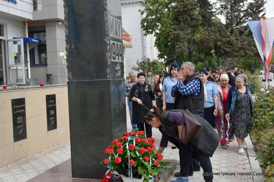 В Судаке почтили память жертв депортации народов Крыма В Судаке почтили память жертв депортации народов Крыма