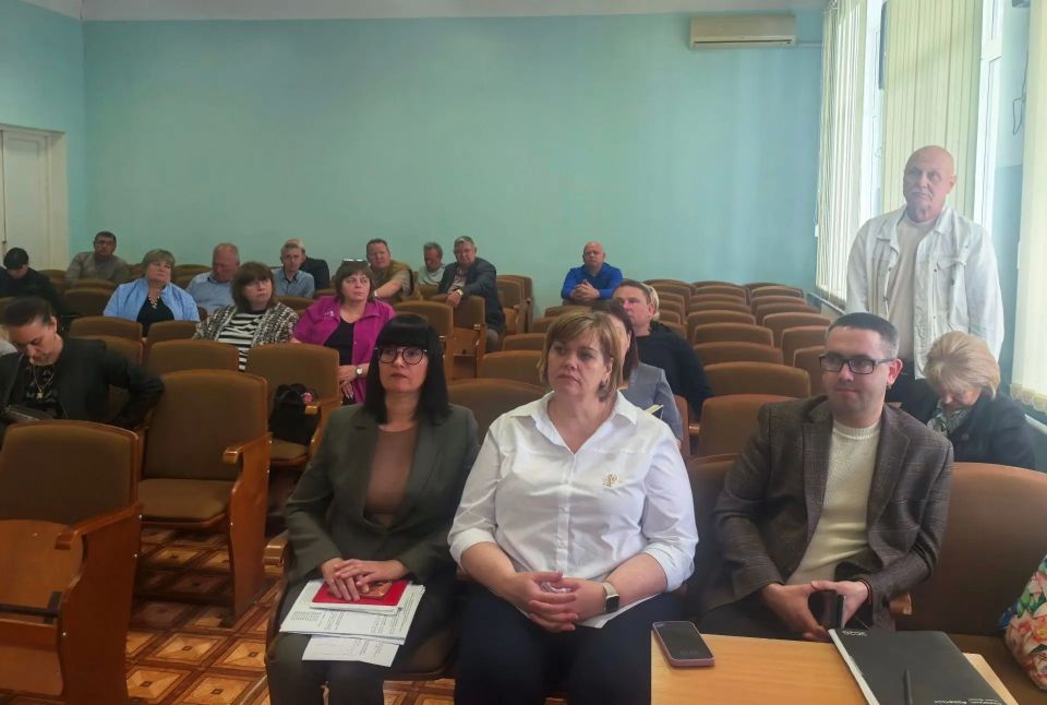 18 мая глава администрации Советского района Александр Харламов провел аппаратное совещание по социально значимым вопросам района с руководителями структурных подразделений администрации, организаций и служб Советского... 18 мая глава администрации Советского района Александр Харламов провел аппаратное совещание по социально значимым вопросам района с руководителями структурных подразделений администрации, организаций и служб Советского...