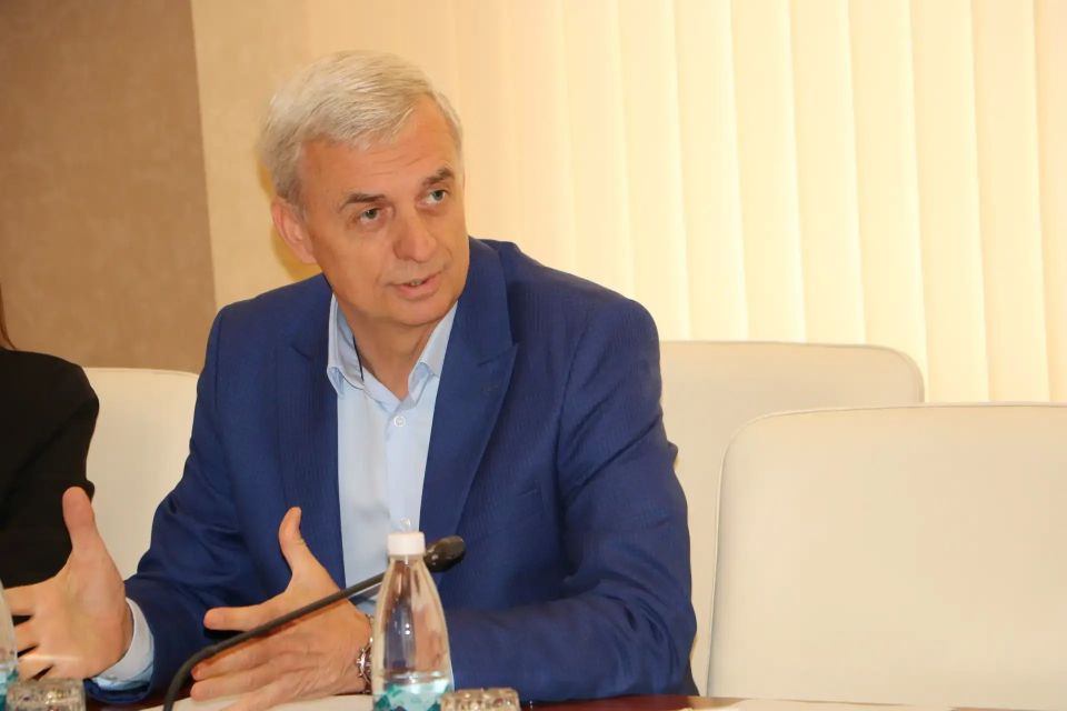 Под руководством вице-премьера - министра финансов Республики Крым Ирины Кивико, в Министерстве финансов Крыма состоялось заседание рабочей группы по рассмотрению вопросов, связанных с обеспечением поступления налогов... Под руководством вице-премьера - министра финансов Республики Крым Ирины Кивико, в Министерстве финансов Крыма состоялось заседание рабочей группы по рассмотрению вопросов, связанных с обеспечением поступления налогов...