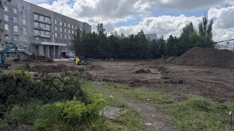 Джанкойский межрайонный прокурор Игорь Павленко выехал на строительную площадку будущего здания приемного отделения больницы