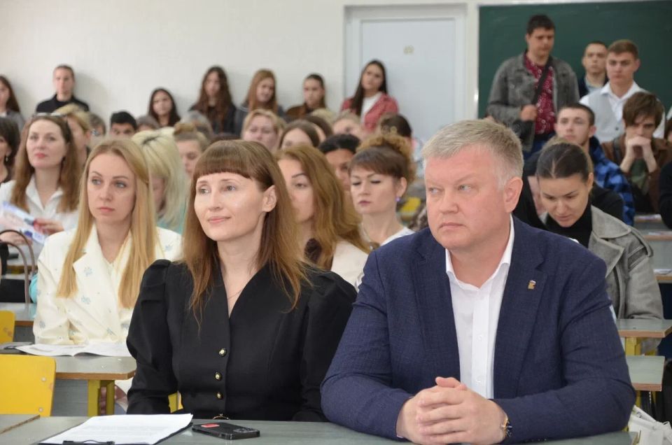 Янина Павленко: Рабочий понедельник в Феодосии в рамках предварительного голосования «Единой России» Янина Павленко: Рабочий понедельник в Феодосии в рамках предварительного голосования «Единой России»