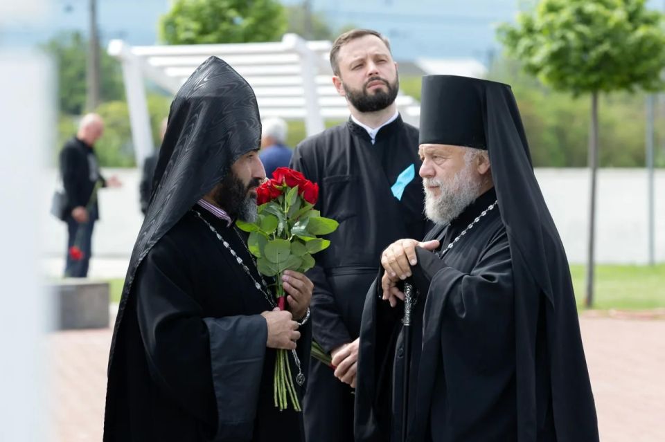 "Преступление, которому нет оправданий": глава Крыма почтил память жертв депортации "Преступление, которому нет оправданий": глава Крыма почтил память жертв депортации