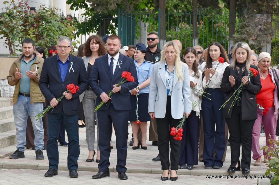 В Судаке почтили память жертв депортации народов Крыма В Судаке почтили память жертв депортации народов Крыма