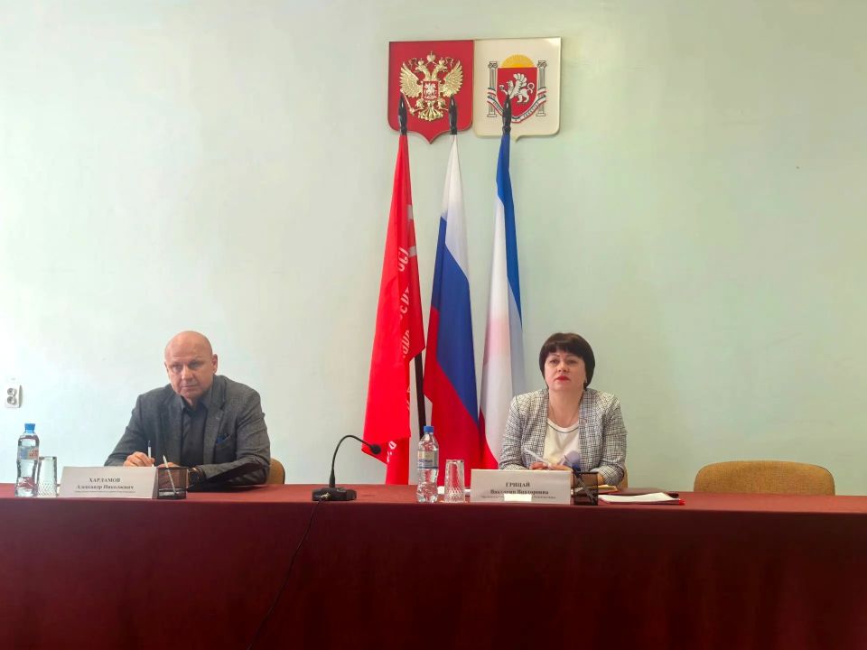 18 мая глава администрации Советского района Александр Харламов провел аппаратное совещание по социально значимым вопросам района с руководителями структурных подразделений администрации, организаций и служб Советского...