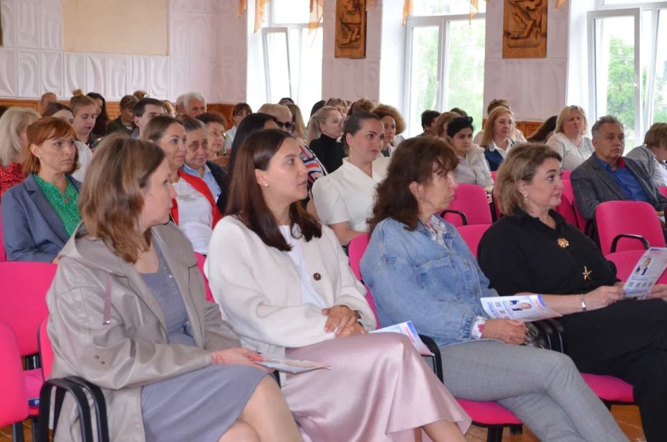 Янина Павленко: Рабочий понедельник в Феодосии в рамках предварительного голосования «Единой России» Янина Павленко: Рабочий понедельник в Феодосии в рамках предварительного голосования «Единой России»
