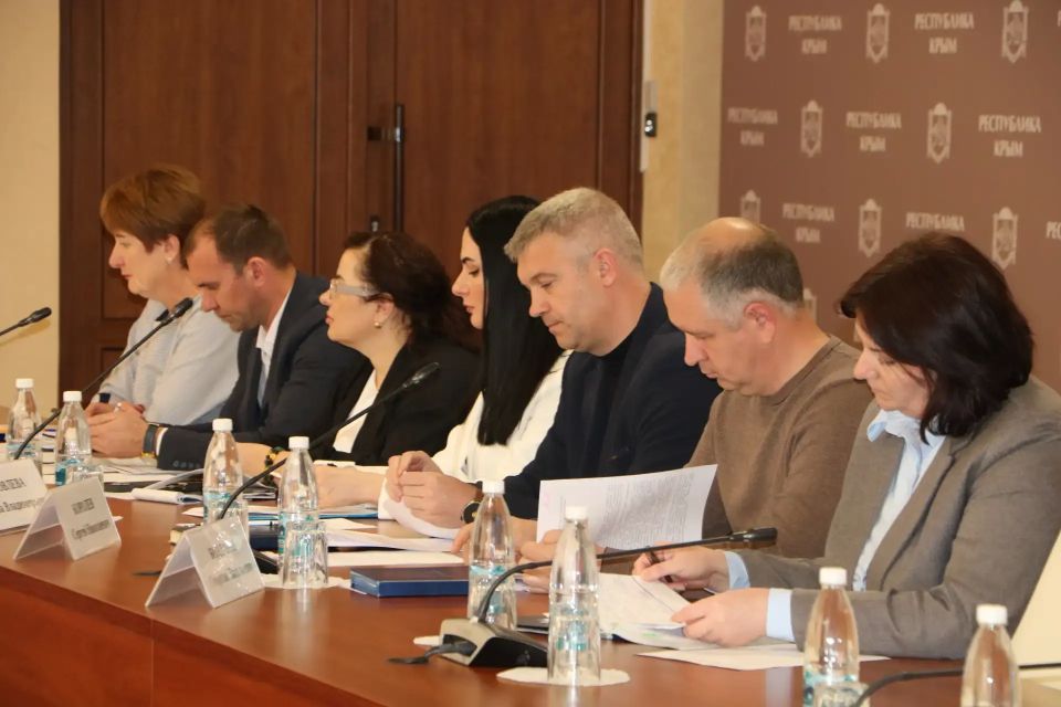 Под руководством вице-премьера - министра финансов Республики Крым Ирины Кивико, в Министерстве финансов Крыма состоялось заседание рабочей группы по рассмотрению вопросов, связанных с обеспечением поступления налогов... Под руководством вице-премьера - министра финансов Республики Крым Ирины Кивико, в Министерстве финансов Крыма состоялось заседание рабочей группы по рассмотрению вопросов, связанных с обеспечением поступления налогов...