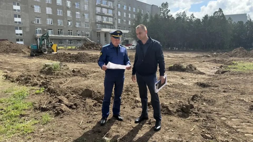 Джанкойский межрайонный прокурор Игорь Павленко выехал на строительную площадку будущего здания приемного отделения больницы Джанкойский межрайонный прокурор Игорь Павленко выехал на строительную площадку будущего здания приемного отделения больницы