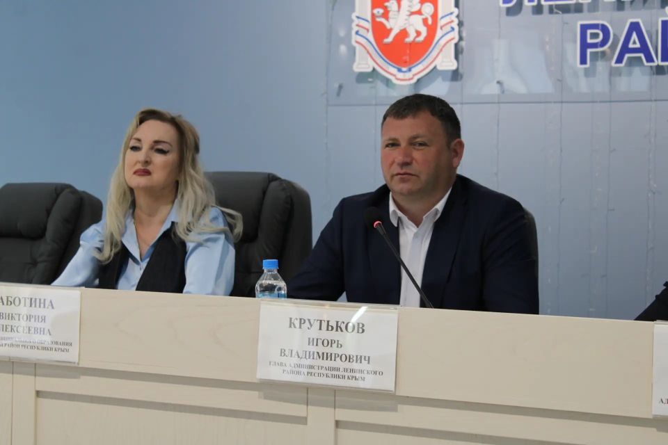 Игорь Крутьков: Провел еженедельное аппаратное совещание с участием глав муниципальных образований и руководителей ресурсоснабжающих организаций района Игорь Крутьков: Провел еженедельное аппаратное совещание с участием глав муниципальных образований и руководителей ресурсоснабжающих организаций района