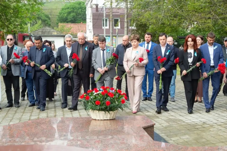 В Крыму почтили память жертв депортации В Крыму почтили память жертв депортации