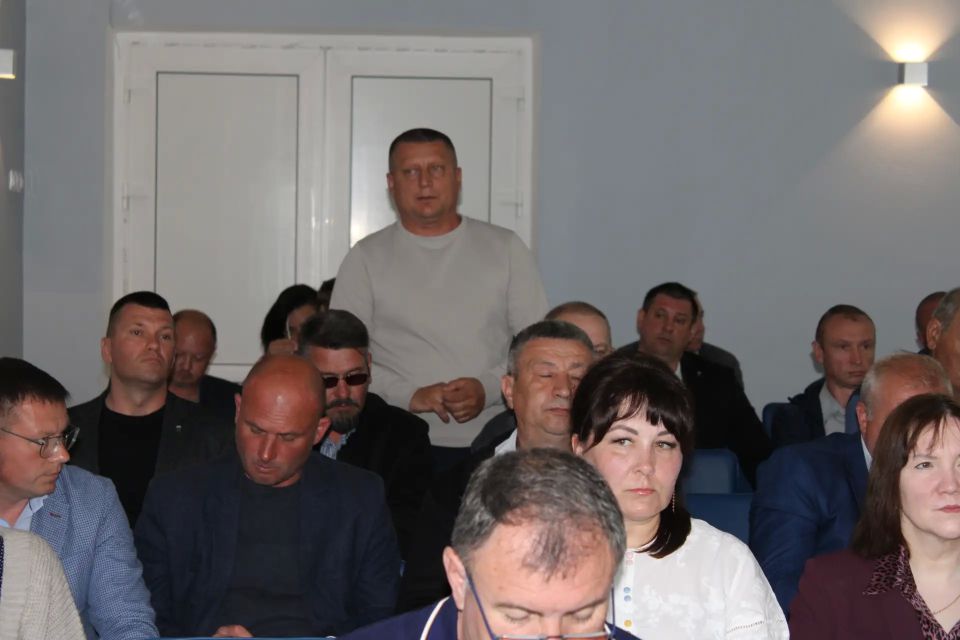 Глава Администрации района Игорь Крутьков совместно с председателем районного совета Викторией Заботиной и заместителями главы — Александром Саенко, Еленой Рудюк и Аметом Абильваповым — провёл еженедельное аппаратное... Глава Администрации района Игорь Крутьков совместно с председателем районного совета Викторией Заботиной и заместителями главы — Александром Саенко, Еленой Рудюк и Аметом Абильваповым — провёл еженедельное аппаратное...