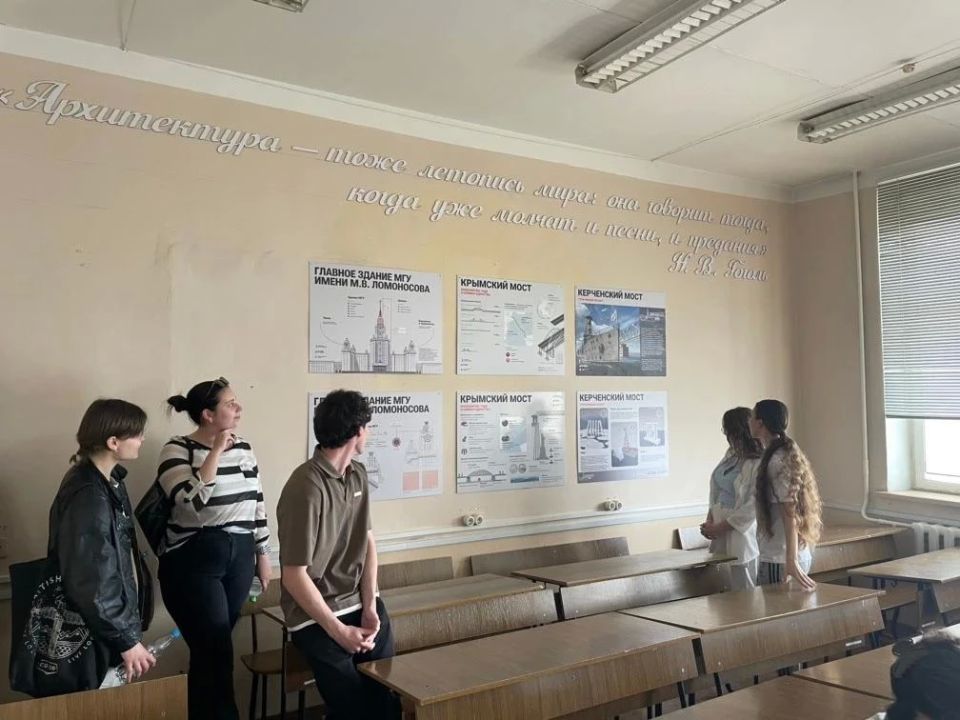Крымское подразделение международной медиагруппы "Россия сегодня" передало в Академию строительства и архитектуры макеты знаменательных архитектурных сооружений Отечества Крымское подразделение международной медиагруппы "Россия сегодня" передало в Академию строительства и архитектуры макеты знаменательных архитектурных сооружений Отечества
