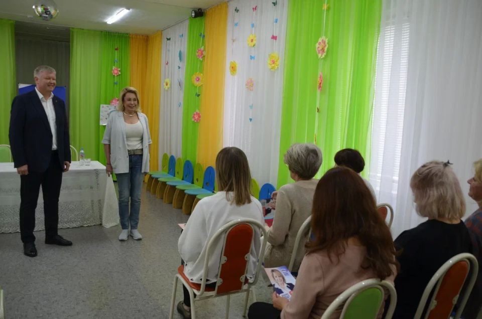 Янина Павленко: Рабочий понедельник в Феодосии в рамках предварительного голосования «Единой России» Янина Павленко: Рабочий понедельник в Феодосии в рамках предварительного голосования «Единой России»