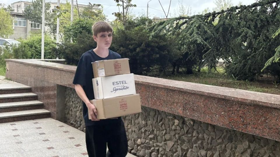 Эммилия Леонова: В общественную приемную Евпаторийского Отделения партии Единая Россия передали очередной гуманитарный груз участникам СВО Эммилия Леонова: В общественную приемную Евпаторийского Отделения партии Единая Россия передали очередной гуманитарный груз участникам СВО