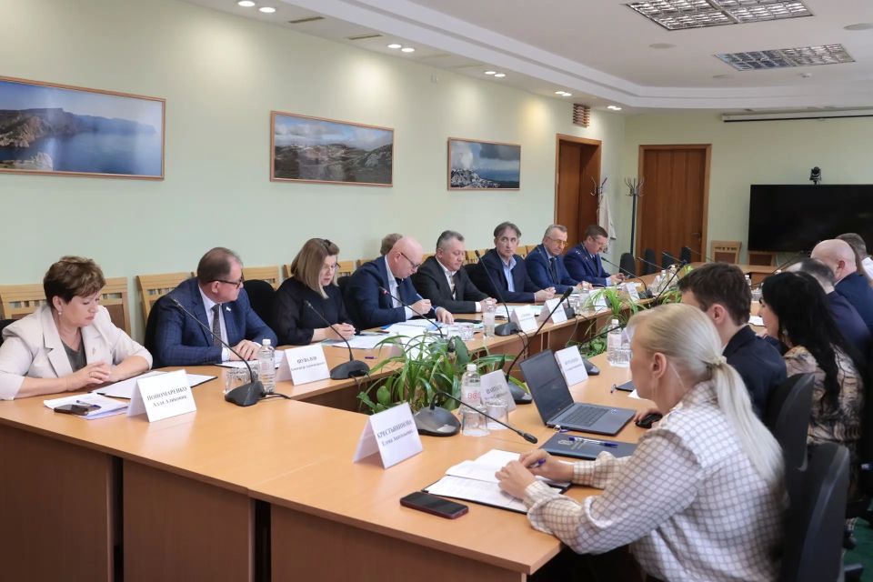 На заседании Комитета ГС РК по социальной политике под председательством Жанны Хуторенко депутаты рассмотрели законопроекты, направленные на усиление мер поддержки семей и совершенствование системы трудоустройства граждан с... На заседании Комитета ГС РК по социальной политике под председательством Жанны Хуторенко депутаты рассмотрели законопроекты, направленные на усиление мер поддержки семей и совершенствование системы трудоустройства граждан с...