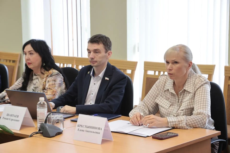 На заседании Комитета ГС РК по социальной политике под председательством Жанны Хуторенко депутаты рассмотрели законопроекты, направленные на усиление мер поддержки семей и совершенствование системы трудоустройства граждан с... На заседании Комитета ГС РК по социальной политике под председательством Жанны Хуторенко депутаты рассмотрели законопроекты, направленные на усиление мер поддержки семей и совершенствование системы трудоустройства граждан с...