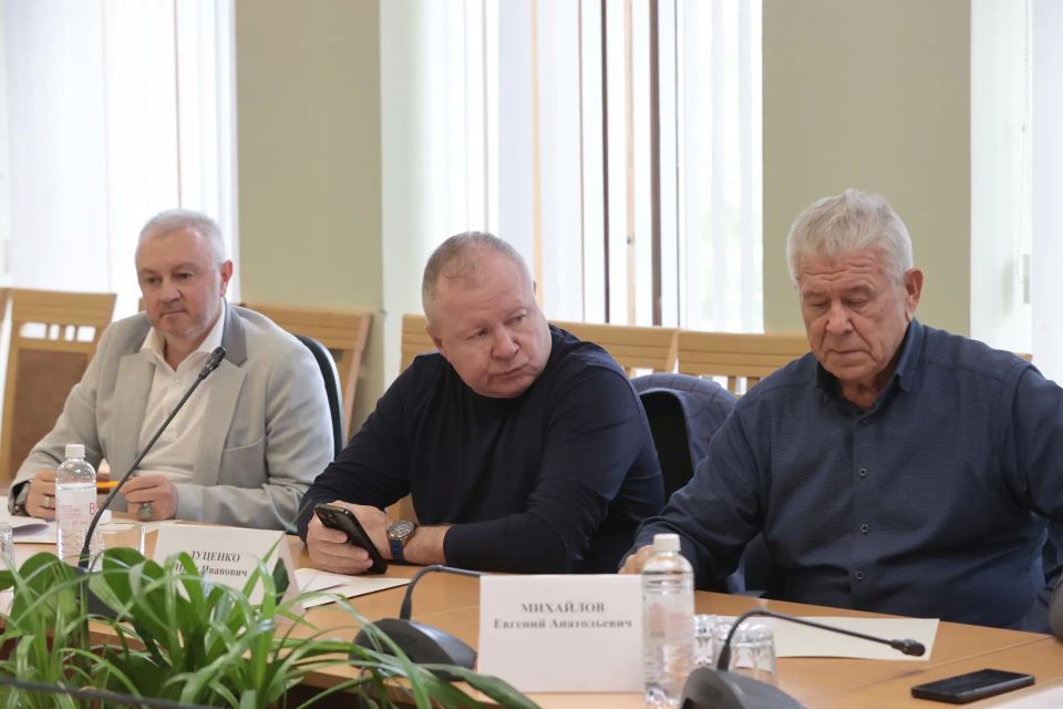 На заседании Комитета по экологии и природным ресурсам под председательством Светланы Шабельниковой депутаты поддержали проекты республиканского и федерального законов, а также заслушали информацию профильного министерства о... На заседании Комитета по экологии и природным ресурсам под председательством Светланы Шабельниковой депутаты поддержали проекты республиканского и федерального законов, а также заслушали информацию профильного министерства о...