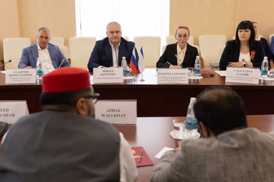 Крымские власти провели встречу с делегацией из Пакистана Крымские власти провели встречу с делегацией из Пакистана