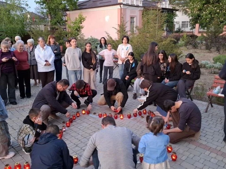 18 мая — День памяти жертв депортации народов Крыма, одна из самых трагических дат в истории полуострова, символизирующая боль и утрату, пережитую многими народами 18 мая — День памяти жертв депортации народов Крыма, одна из самых трагических дат в истории полуострова, символизирующая боль и утрату, пережитую многими народами
