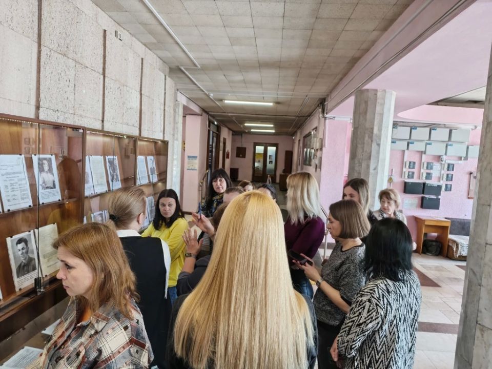 Муниципальный архив города Керчи провел экскурсию для специалистов финансового управления администрации Муниципальный архив города Керчи провел экскурсию для специалистов финансового управления администрации
