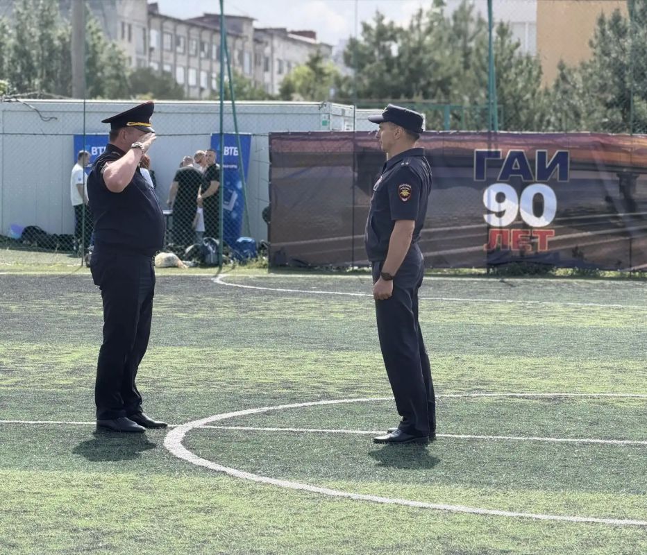 В Республике Крым стартовал турнир по мини-футболу среди команд подразделений МВД по Республике Крым, посвященный 90-летию со дня образования Госавтоинспекции В Республике Крым стартовал турнир по мини-футболу среди команд подразделений МВД по Республике Крым, посвященный 90-летию со дня образования Госавтоинспекции