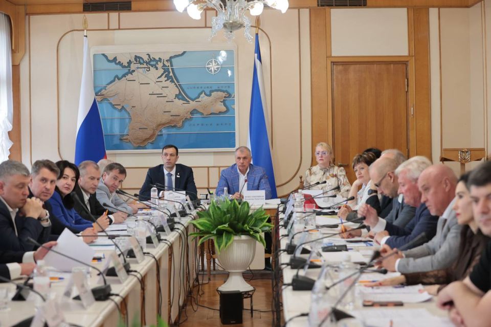 В Госсовете Крыма обсудили итоги социально-экономического развития Республики Крым за 2025 год и текущий период 2026 года